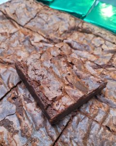 A photo of brownies.