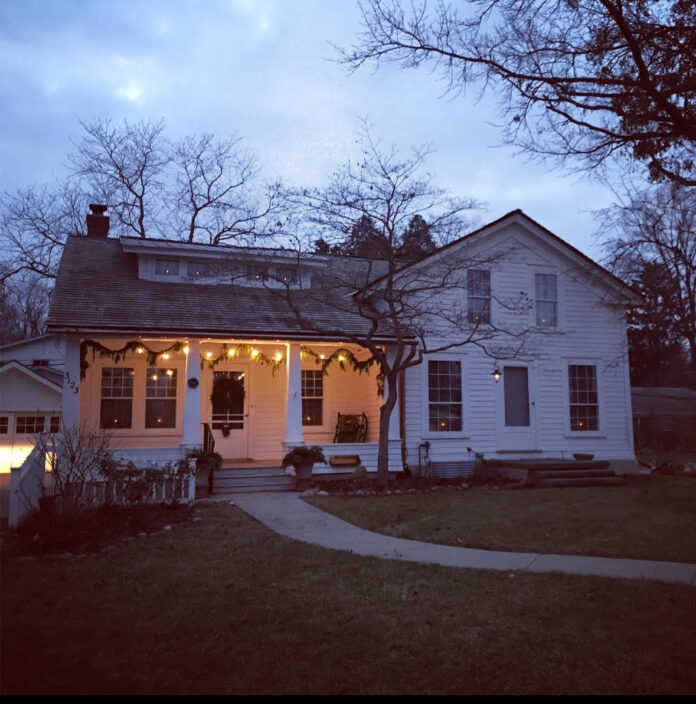 White house at night