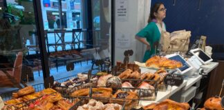 Display of baked goods